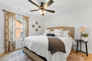 3 soverom, strykejern/-brett, wi-fi (inkludert) og sengetøy