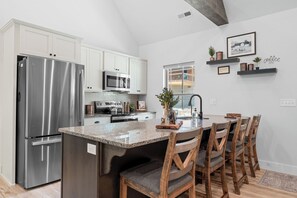 Fridge, microwave, oven, stovetop - Cozy Creek Cabin - Tall Timbers (Hollister)