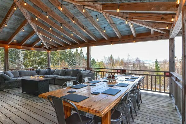 Outdoor dining