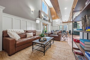 Smart TV, futbolito, libros, estéreo