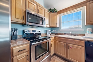 Refrigerador, microondas, horno, placa de cocina
