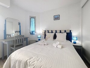 Iron/ironing board, WiFi, bed sheets