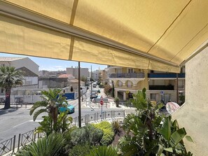 Unclassified image, 4 of 32, button - Blue Toscane • T2 + terrasse, garage et Wi-Fi (Sainte-Maxime)