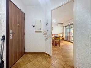 Unclassified image, 5 of 32, button - Blue Toscane • T2 + terrasse, garage et Wi-Fi (Sainte-Maxime)