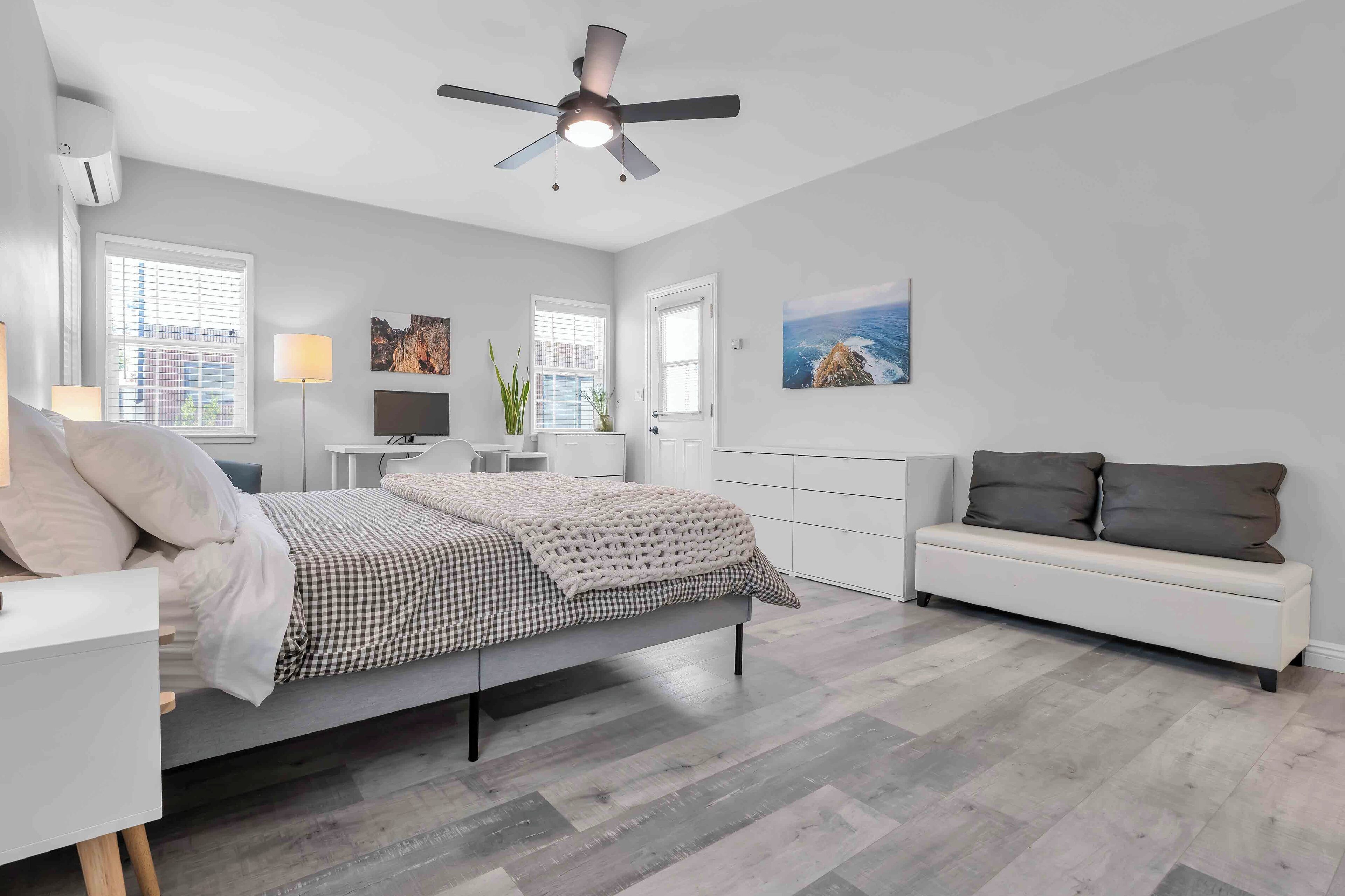 3 habitaciones, tabla de planchar con plancha, wifi y ropa de cama 