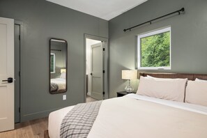 4 bedrooms, iron/ironing board, free WiFi, bed sheets