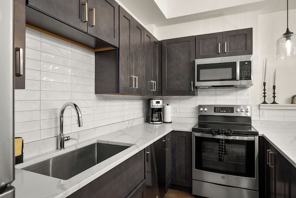 Fridge, microwave, oven, stovetop