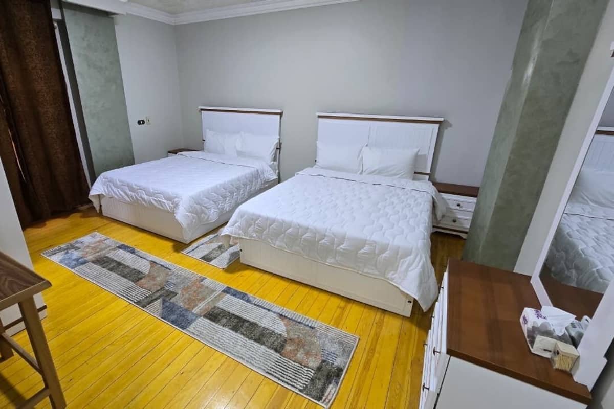 Deluxe Apartment, 5 Bedrooms | Free WiFi