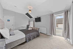 5 chambres, fer et planche à repasser, Wi-Fi gratuit, draps fournis