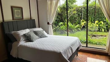 Ferros/tábuas de passar roupa, Wi-Fi, roupa de cama