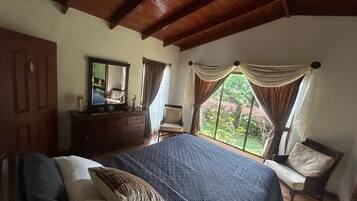 2 habitaciones, tabla de planchar con plancha, wifi y ropa de cama