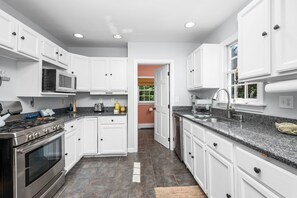 Fridge, microwave, oven, stovetop - Cape Cod Haven: Cozy Home Near Gray's Beach (Yarmouth Port)