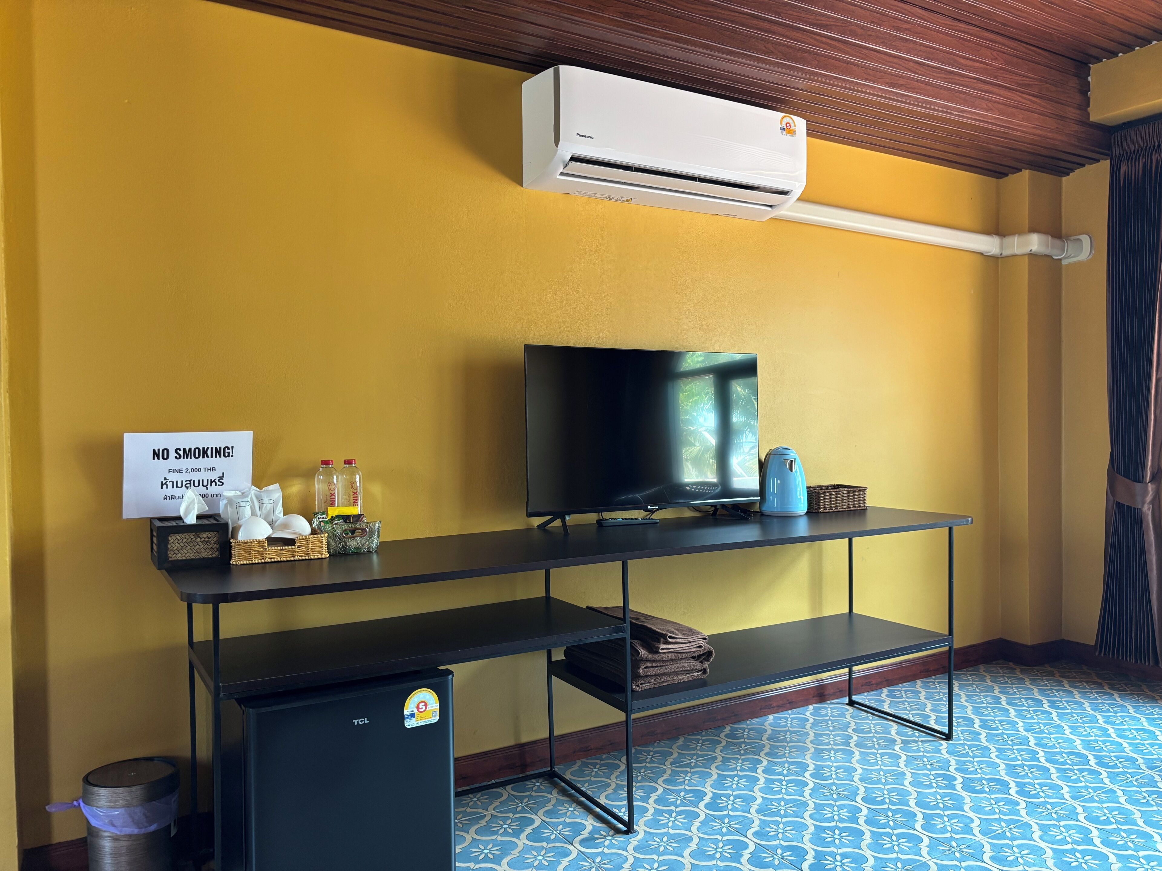 Room, 1 King Bed, Sea View | Room amenity