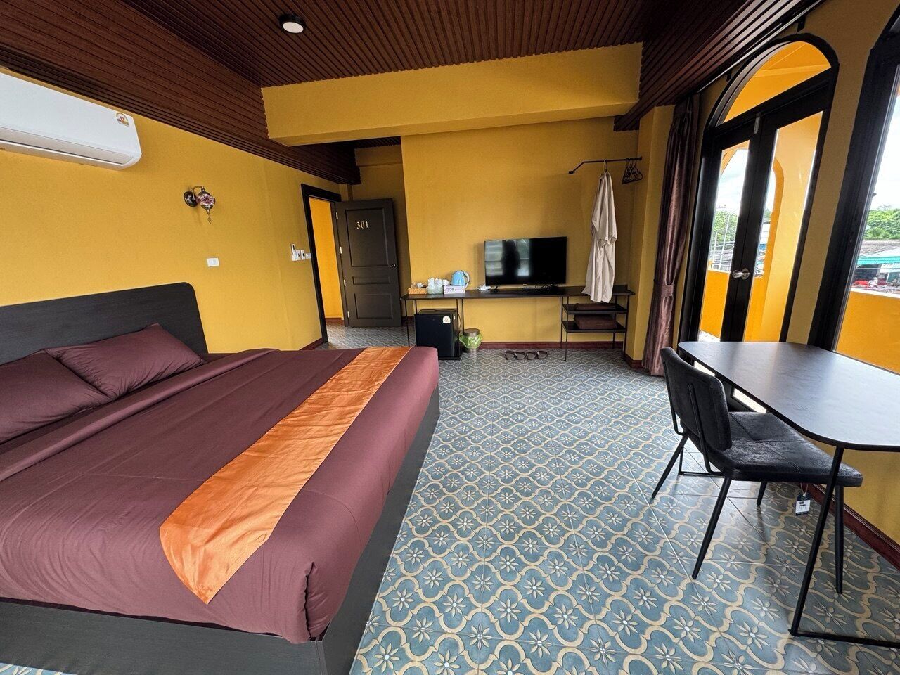 Décoration personnalisée, ameublement personnalisé, bureau