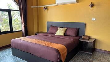 Deluxe Double Room, 1 King Bed, Balcony, Sea View | Individually decorated, individually furnished, desk, free WiFi