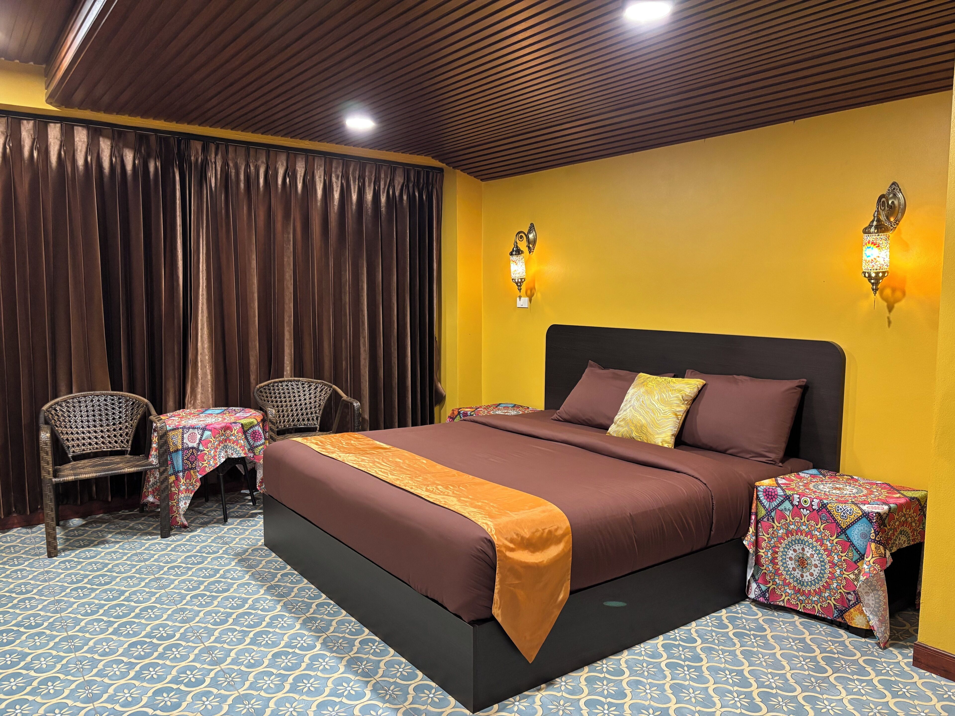 Room, 1 King Bed, Sea View | Individually decorated, individually furnished, desk, free WiFi