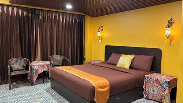 Room, 1 King Bed, Sea View | Individually decorated, individually furnished, desk, free WiFi