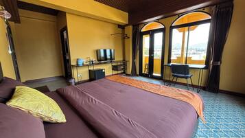 Deluxe Double Room, 1 King Bed, Balcony, Sea View | Individually decorated, individually furnished, desk, free WiFi