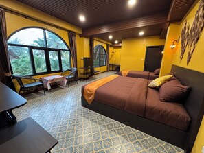 Individually decorated, individually furnished, desk, free WiFi - Phoenix Room (Pathio)