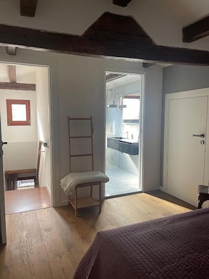 1 chambre, fer et planche à repasser, Wi-Fi gratuit, draps fournis
