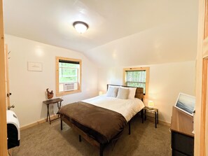 Travel crib, WiFi, bed sheets