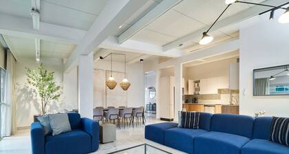 Luxury Villa El Cangrejo by Amazinn Places - Pool, Cinema & Basketball Court