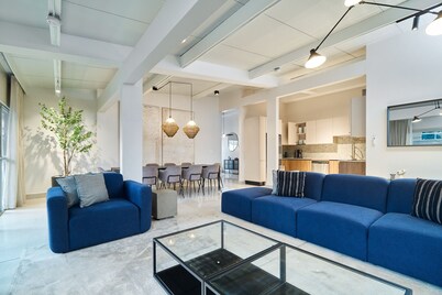 Luxury Villa El Cangrejo by Amazinn Places - Pool, Cinema & Basketball Court