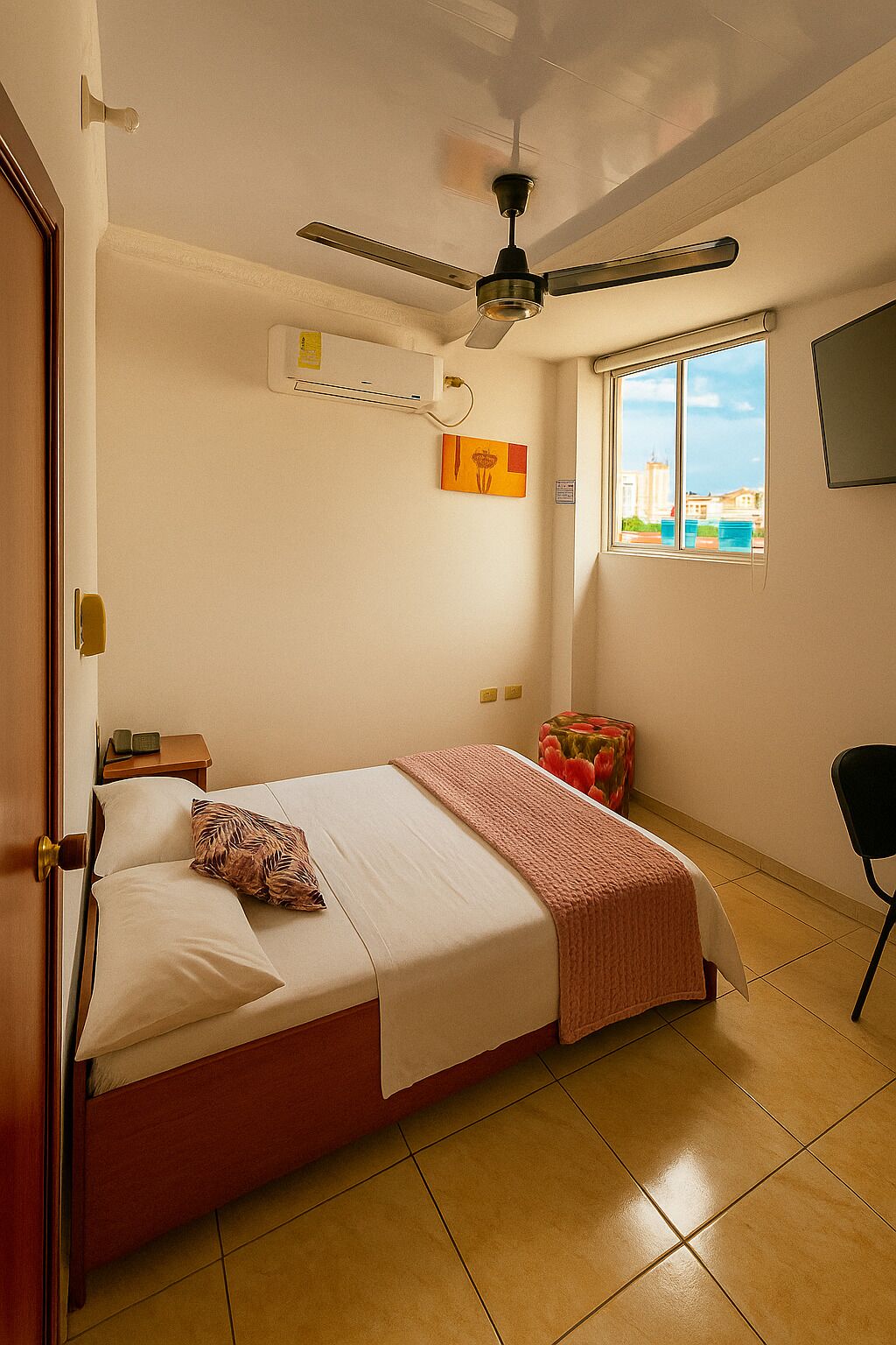 Standaard tweepersoonskamer, 1 tweepersoonsbed | Badkamer | Een douche, handdoeken, zeep, toiletpapier