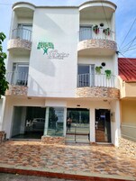 Fachada de la propiedad