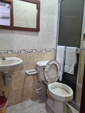 Comfort Double Room Single Use, Balcony, Park View | Bathroom