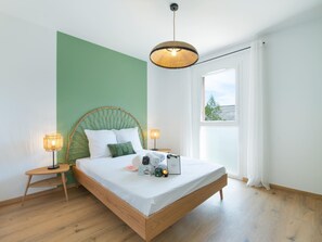 Strygejern/strygebræt, internetforbindelse, sengetøj
