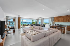 Apartment, 3 Bedrooms, Accessible, Smoking | Living room
