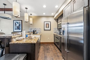 Fridge, microwave, oven, stovetop - One Ski Hill Suite — Central AC, Spa & Gondola (Breckenridge)