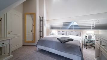 Apartment | 2 bedrooms, individually furnished, bed sheets