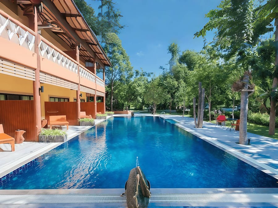 2 piscinas al aire libre, camas de piscina gratis, sombrillas