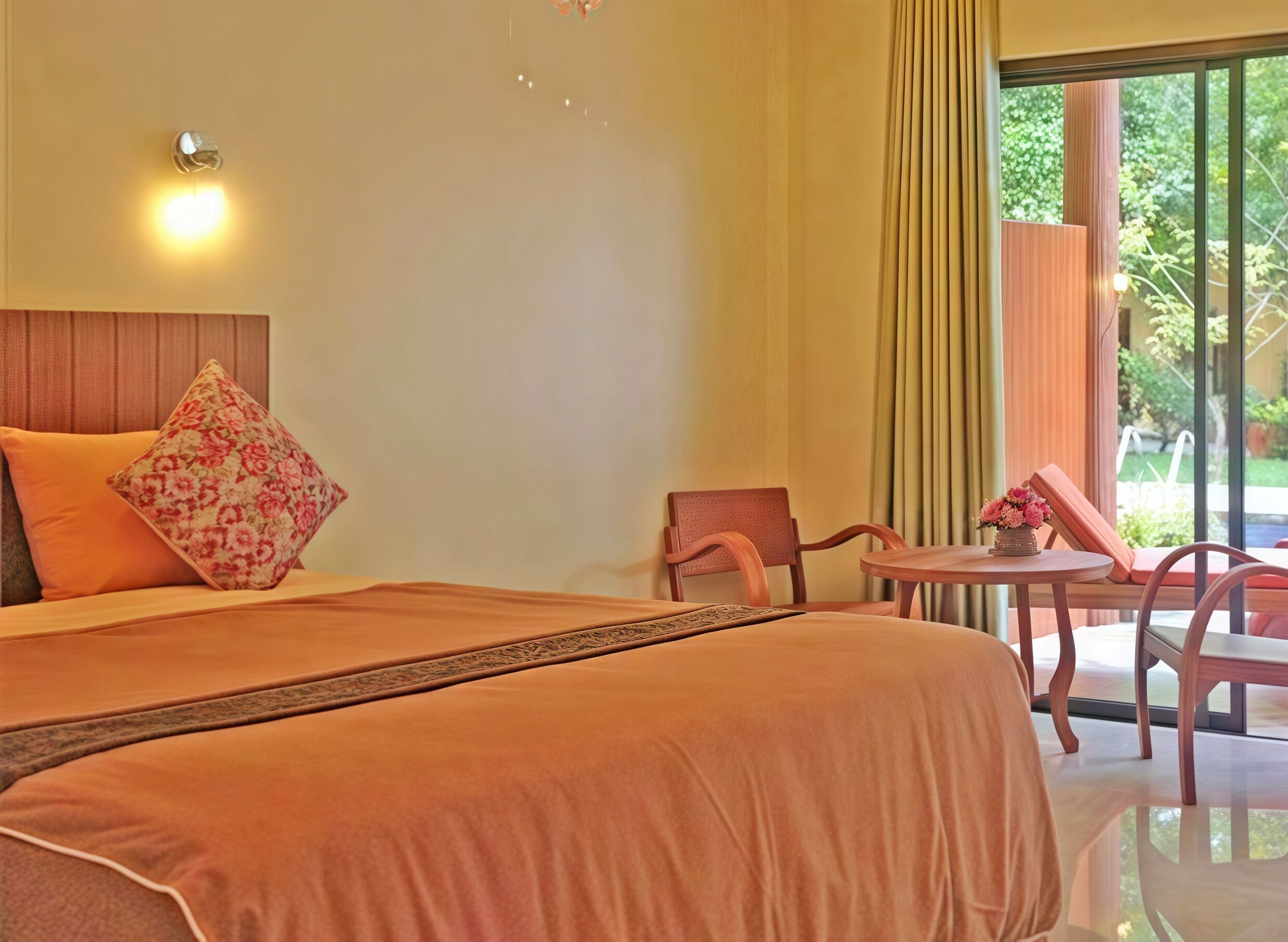 Exclusieve tweepersoonskamer, balkon, uitzicht op zwembad | Kameruitzicht