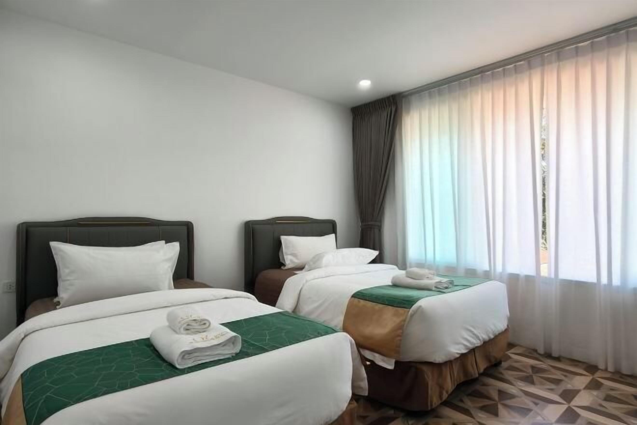 Roba de llit d'alta qualitat, cobrellits i escriptori 