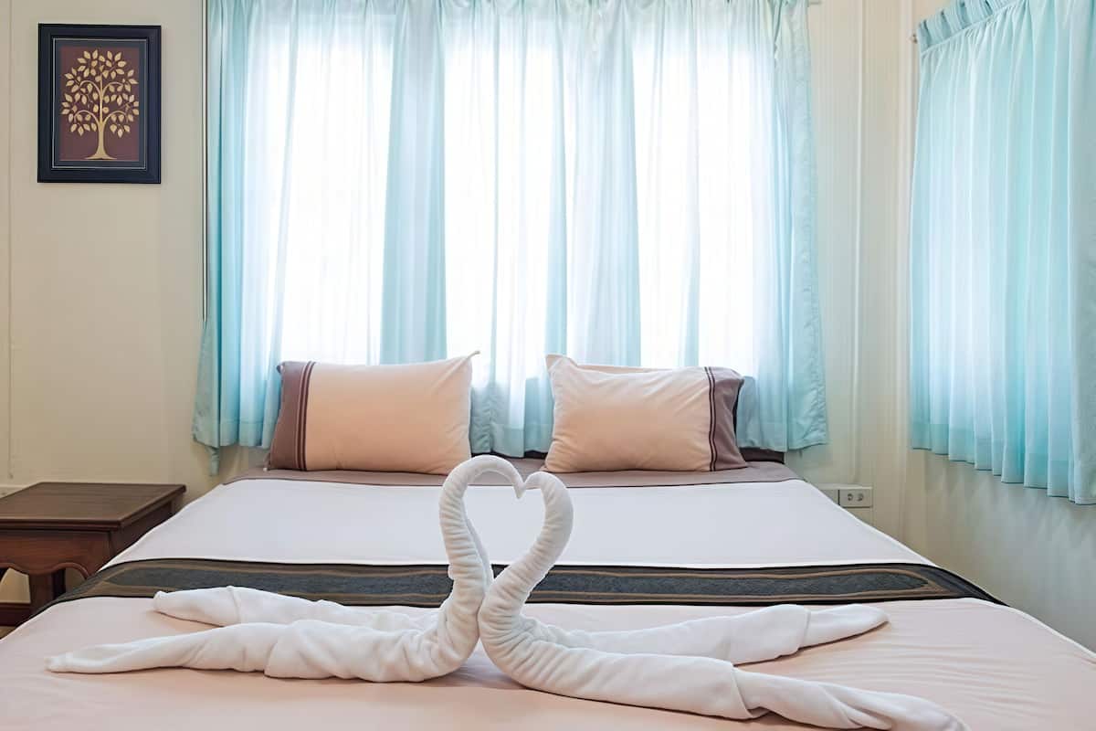 Suite estudio familiar, balcón, vistas al jardín | Ropa de cama de alta calidad, edredones de plumas, escritorio