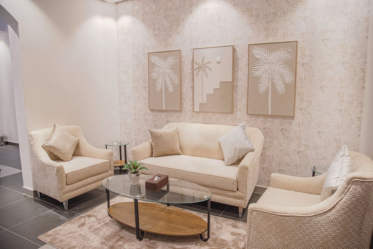 Suite, 1 Bedroom | Living area