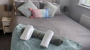 2 bedrooms, iron/ironing board, WiFi, bed sheets