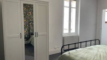 2 sovrum, strykjÀrn/strykbrÀda, wi-fi och sÀngklÀder