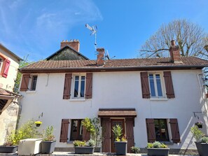 Exterior - Awarded the most beautiful village in France 2025 (Chambon-sur-Voueize)