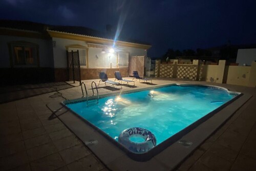 Casa Bueno- Sleeps 7, Private Pool & AirCon