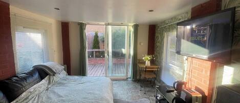 مكواة/لوح كي وواي فاي وملاءات أسرّة