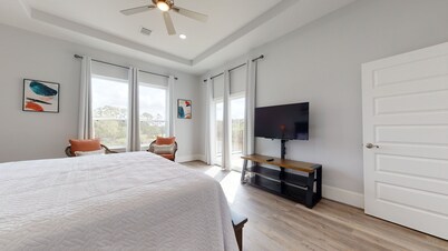 Waterfront Retreat Getaway with Gameroom Firepit Fishing Kayaks