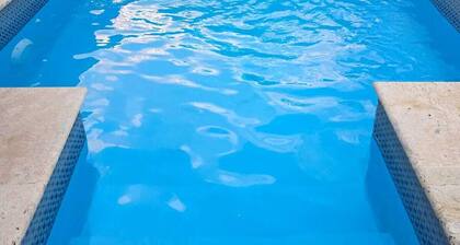 Luxury-House With private pool 3 room 2/Bath, phenomenal Santiago with WiFi, AC