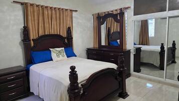 3 chambres, fer et planche à repasser, Wi-Fi gratuit, draps fournis