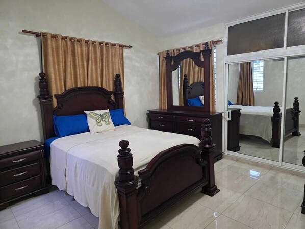 3 bedrooms, iron/ironing board, free WiFi, bed sheets