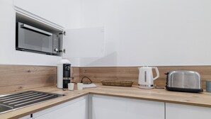 茶具/咖啡用具、冰箱、微波炉、烤箱