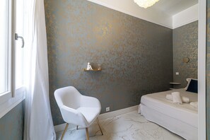 1 chambre, fer et planche à repasser, Wi-Fi gratuit, draps fournis
